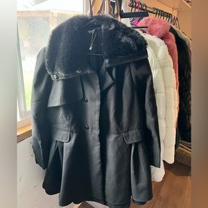 Trench coat with furry neck